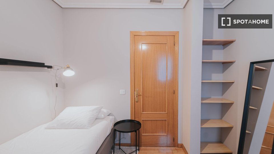 Double room Madrid, 4 beds — photo 10