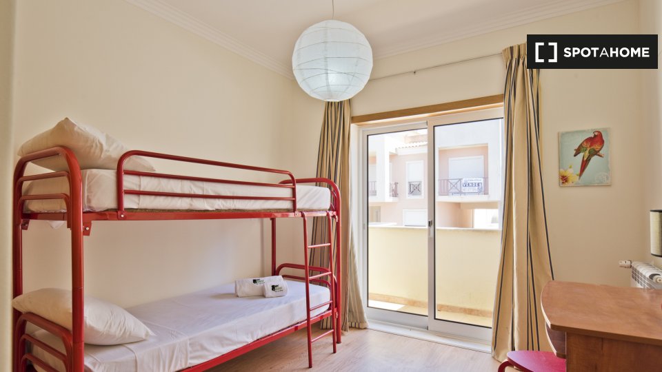 Apartment Lisbon, 4 beds — photo 14