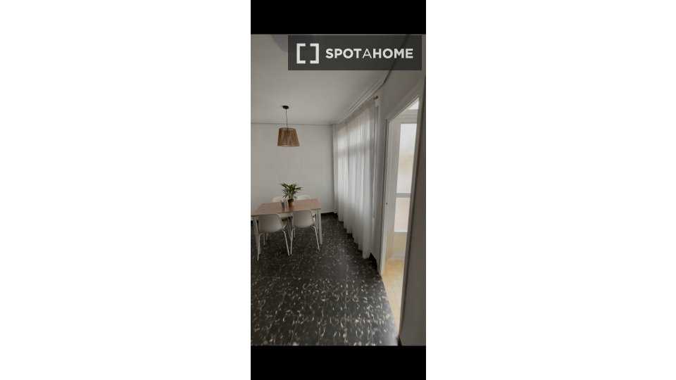 Double room Valencia, 3 beds, 89m² — photo 5