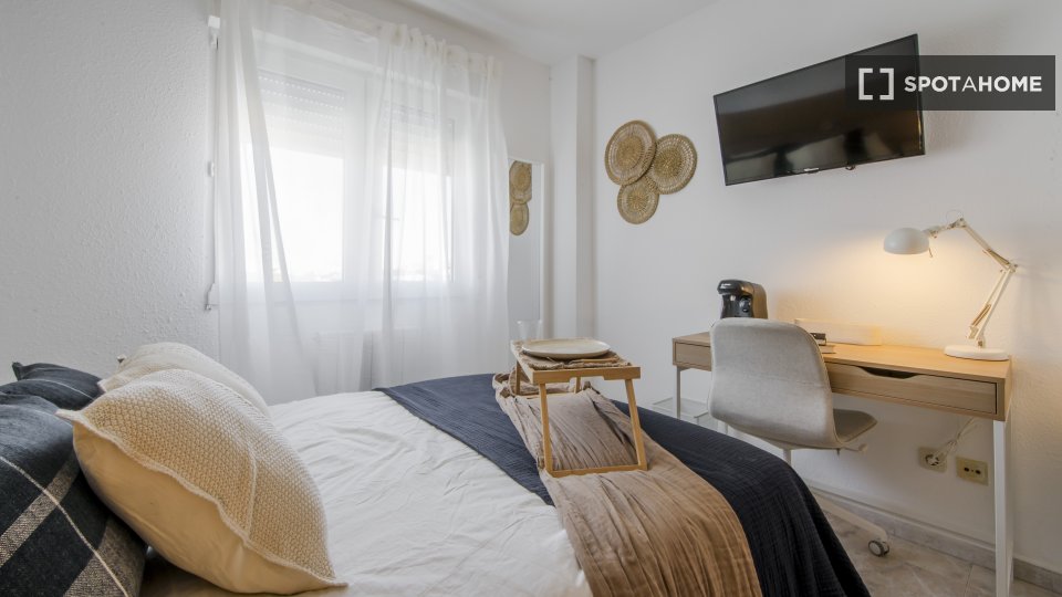 Double room Madrid, 5 beds, 80m² — photo 12