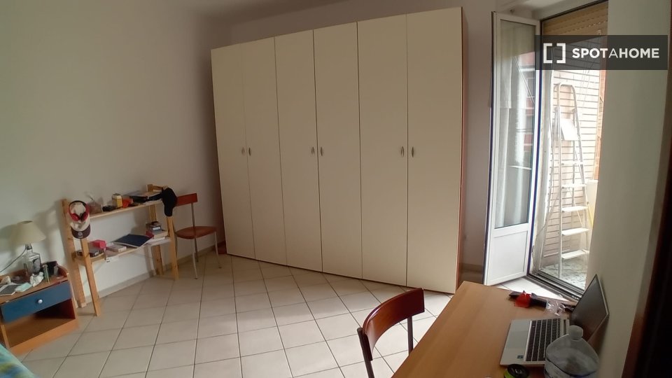 Stanza in appartamento condiviso in affitto a Lodi-Corvetto, Milano - in Milan