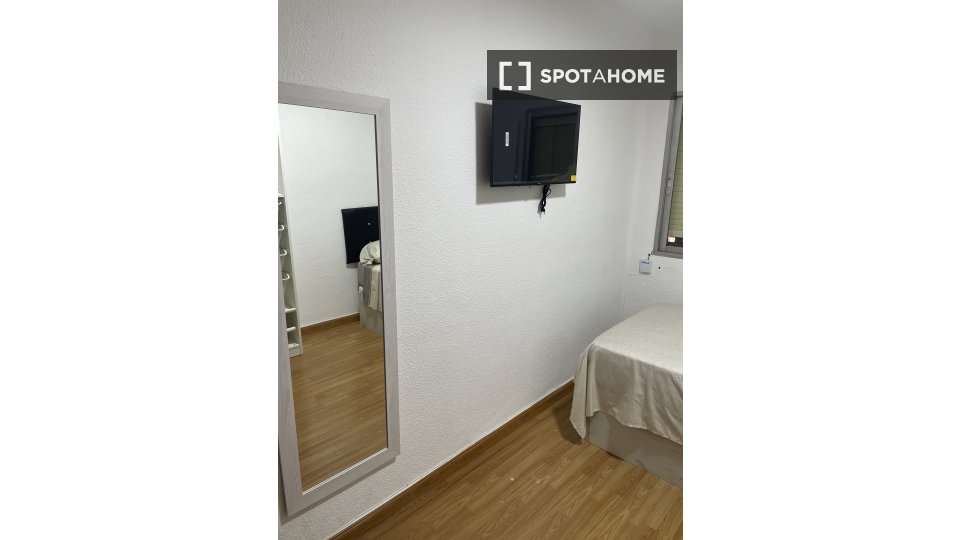 Habitación en piso compartido en Alcalá de Henares.