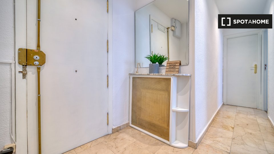 Double room Madrid, 4 beds, 50m² — photo 6