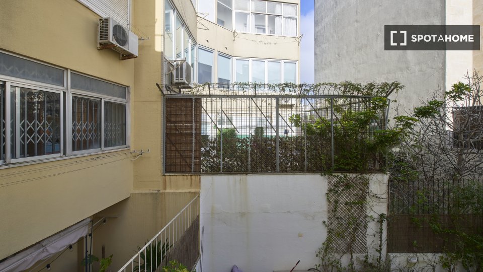 Double room Lisbon, 4 beds — photo 7