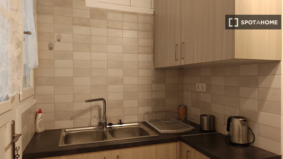 Double room Athens, 4 beds, 97m² — photo 17