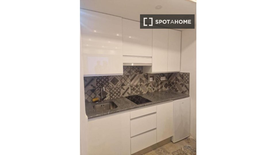 Apartment Lisbon, 1 bed — photo 1