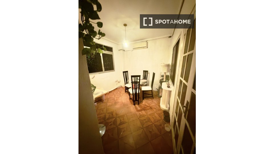 Double room Valencia, 3 beds — photo 9