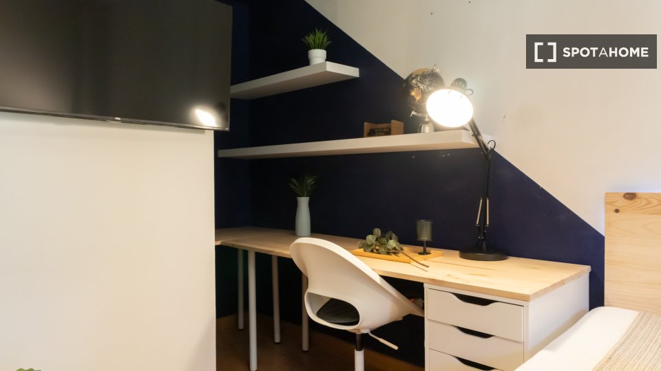 Double room Madrid, 7 beds, 140m² — photo 26