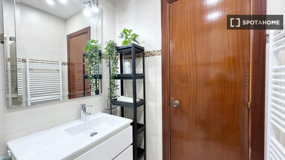 Double room Madrid, 6 beds — photo 11