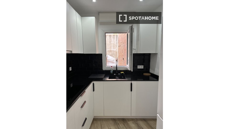 Double room Barcelona, 5 beds, 128m² — photo 9