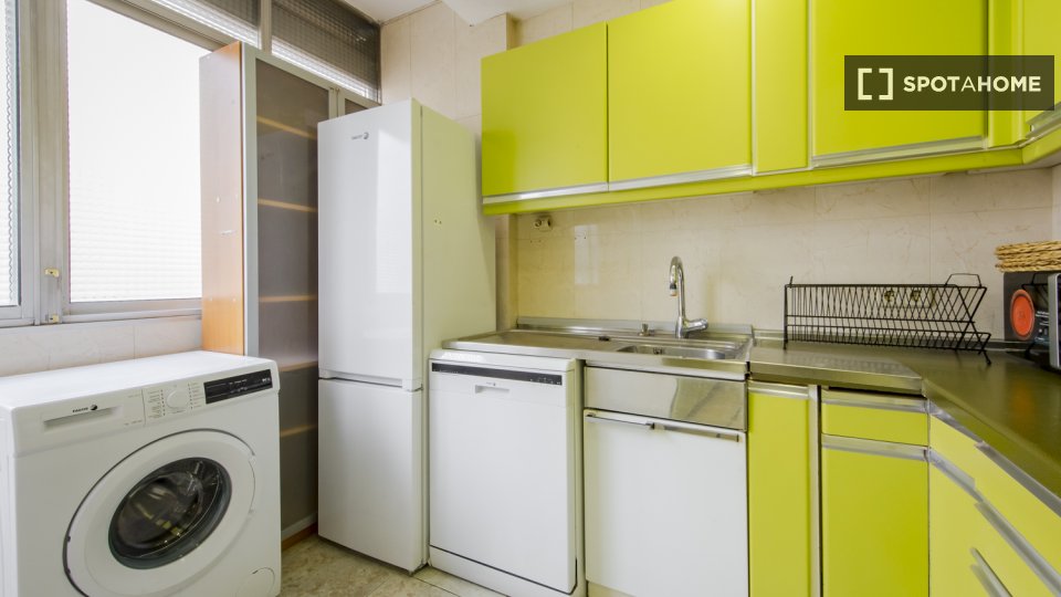 Double room Madrid, 7 beds, 113m² — photo 15