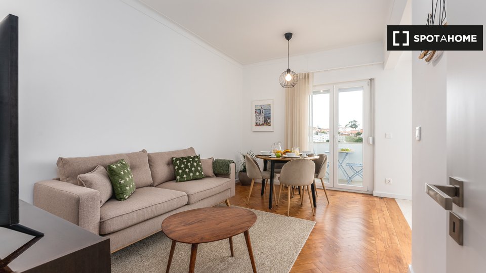 Apartment Lisbon, 2 beds, 75m² — photo 3