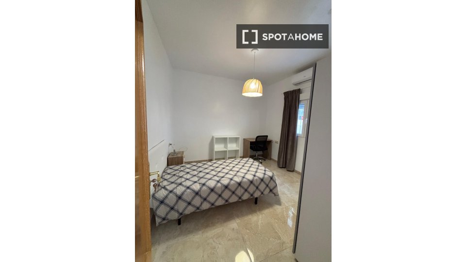 Double room Almeria, 5 beds — photo 12