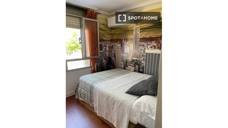 Double room Madrid, 3 beds — photo 18