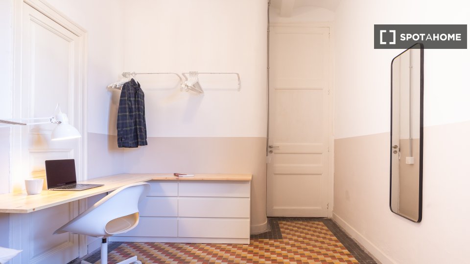 Double room Barcelona, 4 beds, 90m² — photo 13