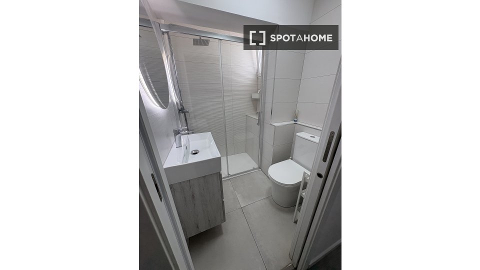 Double room Valencia, 3 beds, 70m² — photo 12