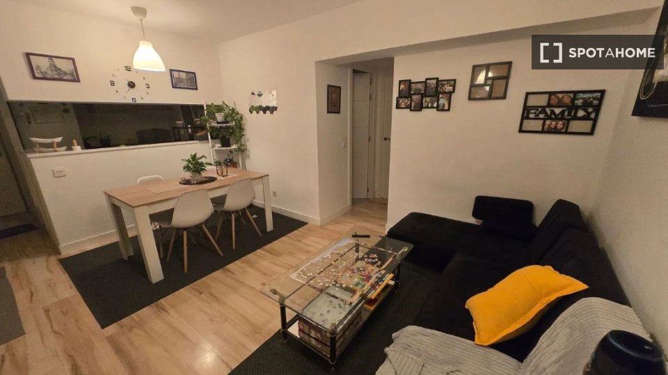 Double room Madrid, 2 beds, 90m² — photo 3