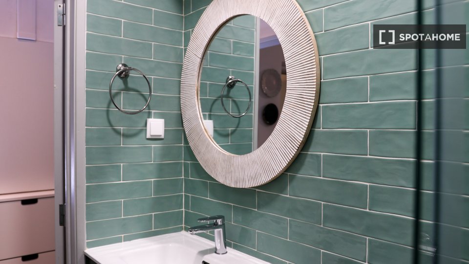 Apartment Lisbon, 2 beds, 50m² — photo 15