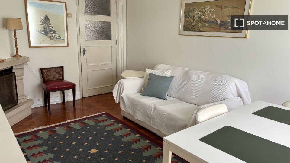 Apartment Lisbon, 1 bed, 77m² — photo 12