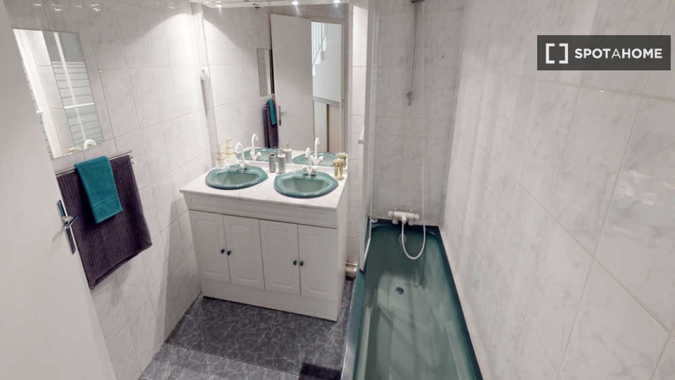 Double room Paris, 6 beds, 120m² — photo 13