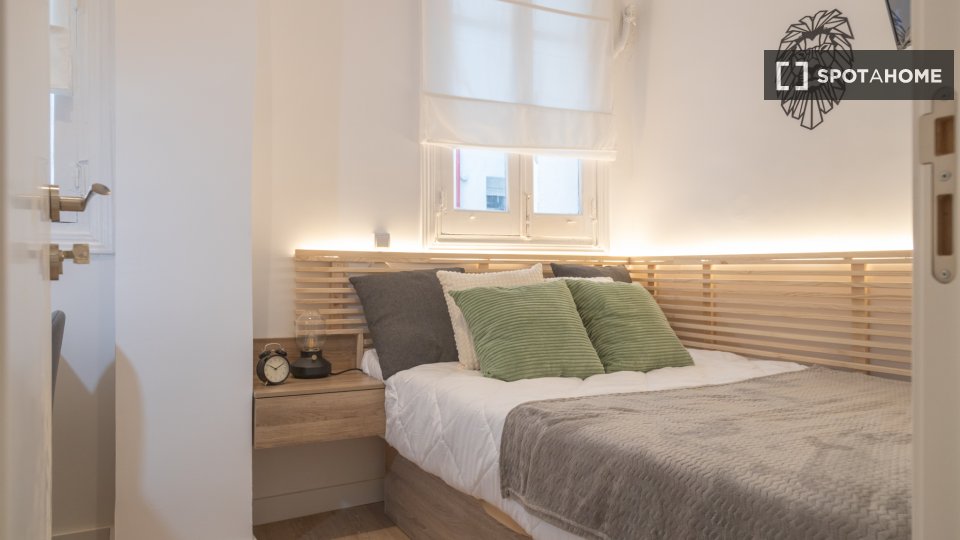Double room Madrid, 5 beds — photo 3