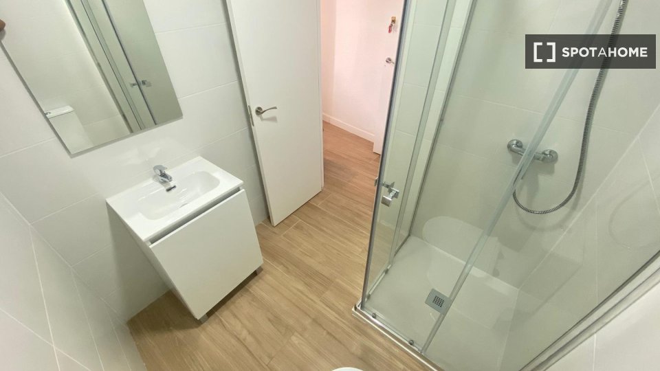 Double room Madrid, 5 beds — photo 20