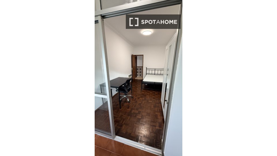 Double room Lisbon, 4 beds, 110m² — photo 10