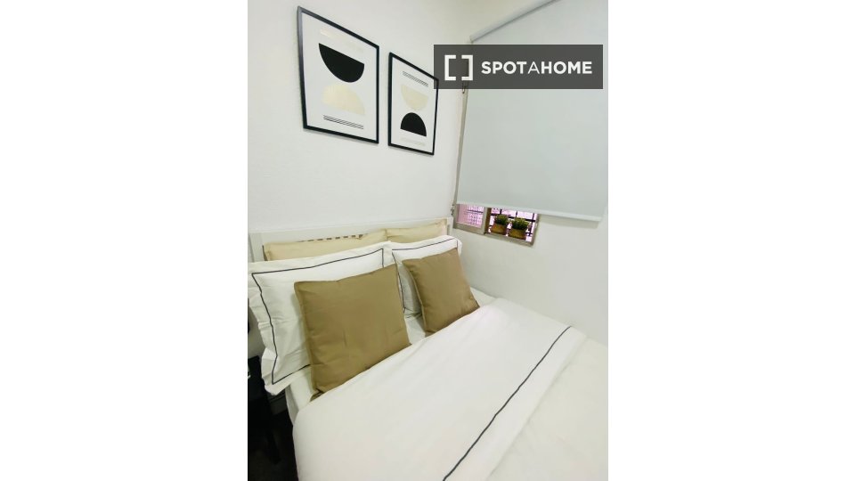 Double room Madrid, 4 beds — photo 44