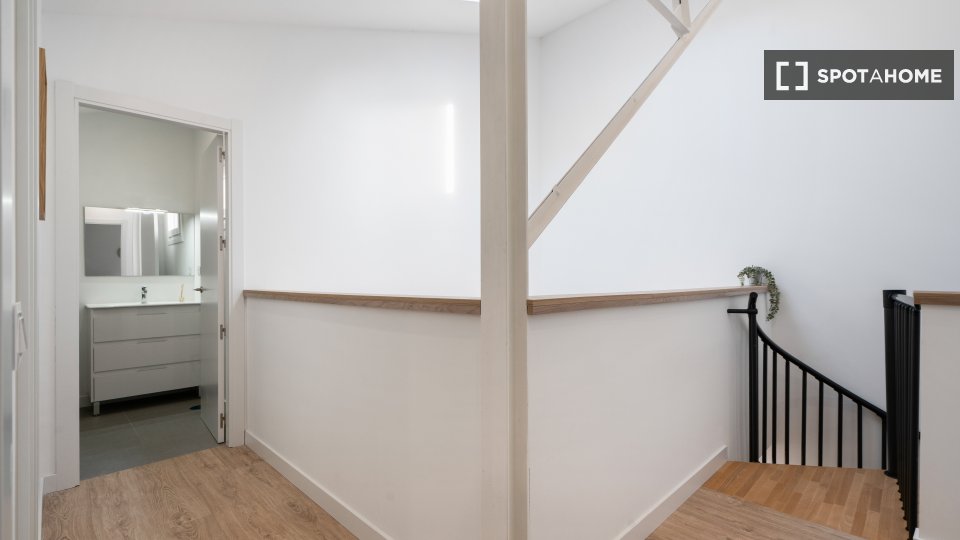 Double room Madrid, 4 beds, 140m² — photo 3