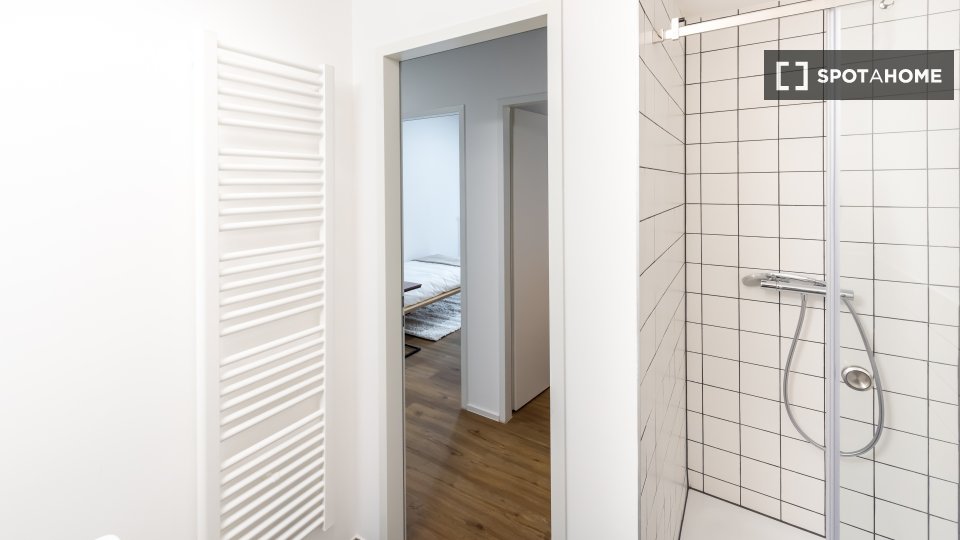 Double room Frankfurt, 4 beds, 81m² — photo 16