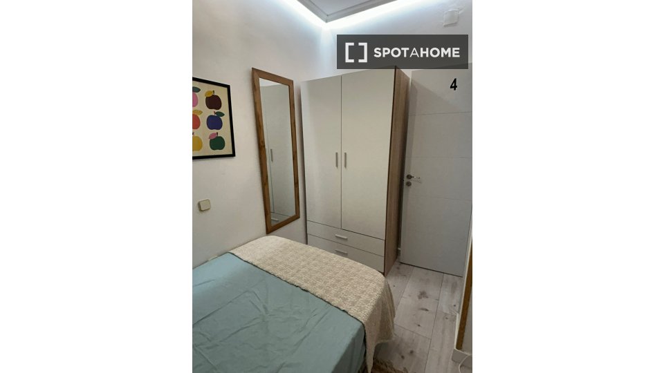 Double room Madrid, 5 beds — photo 5