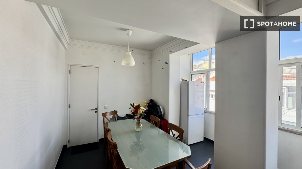 Double room Lisbon, 4 beds, 112m² — photo 6