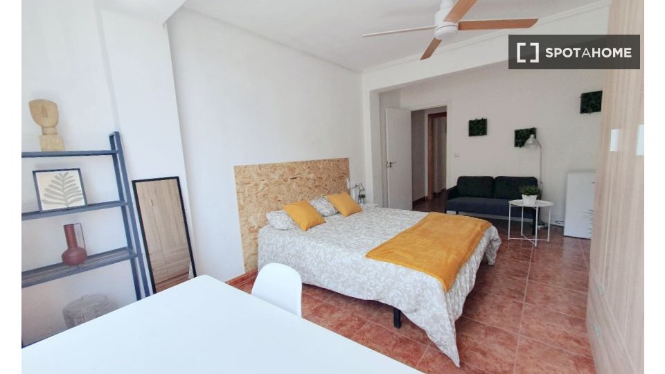 Double room Valencia, 5 beds — photo 10