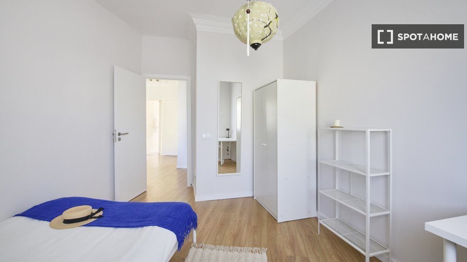 Double room Lisbon, 4 beds — photo 7