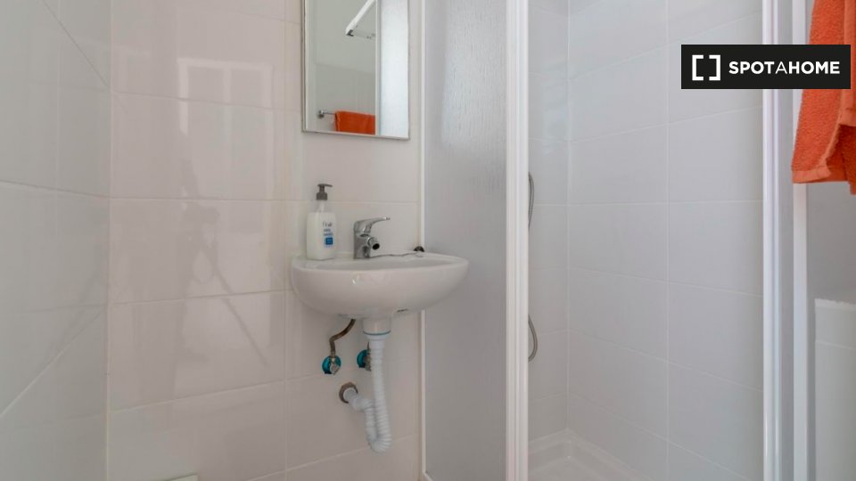 Double room Lisbon, 7 beds — photo 12