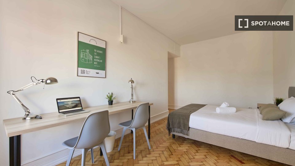 Double room Lisbon, 7 beds — photo 33