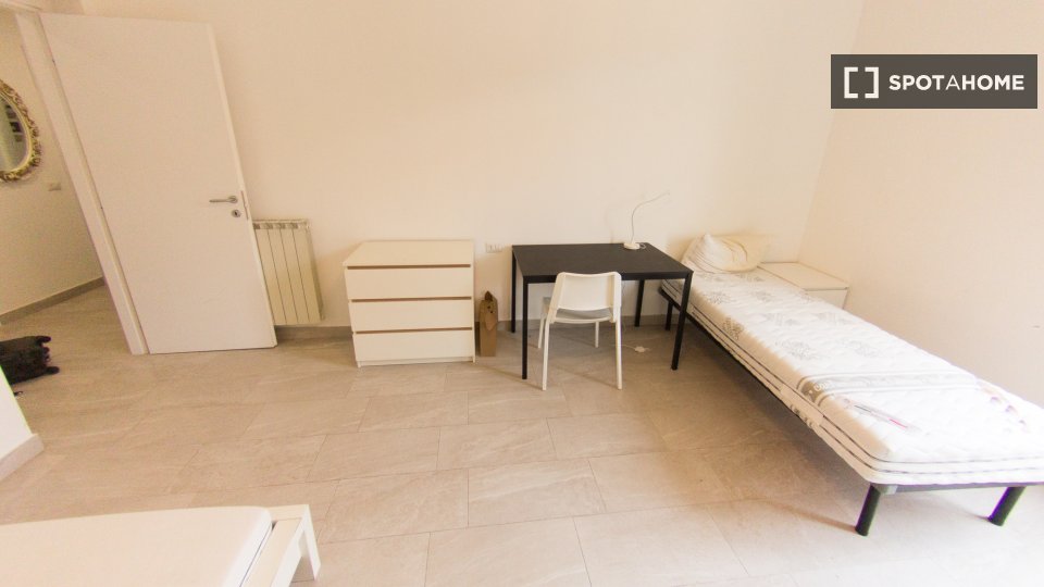 Double room Milan, 2 beds — photo 7