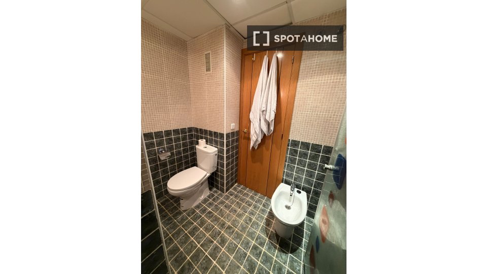 Double room Valencia, 3 beds, 120m² — photo 17