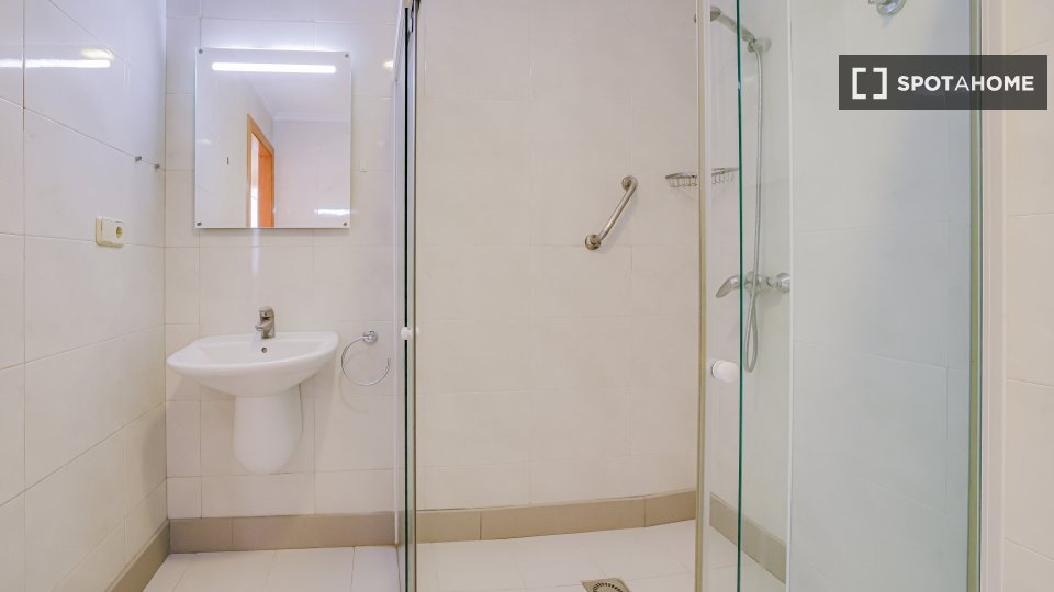 Double room Barcelona, 17 beds, 550m² — photo 8