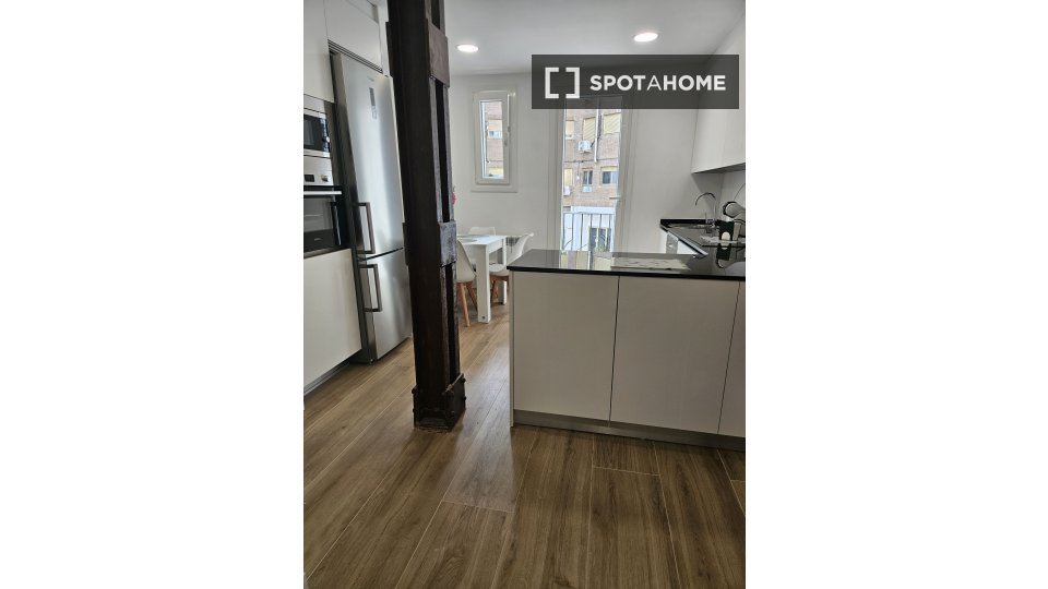 Double room Zaragoza, 5 beds, 116m² — photo 11