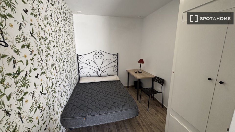 Habitación en piso compartido en alquiler en Mentidero, Cádiz.