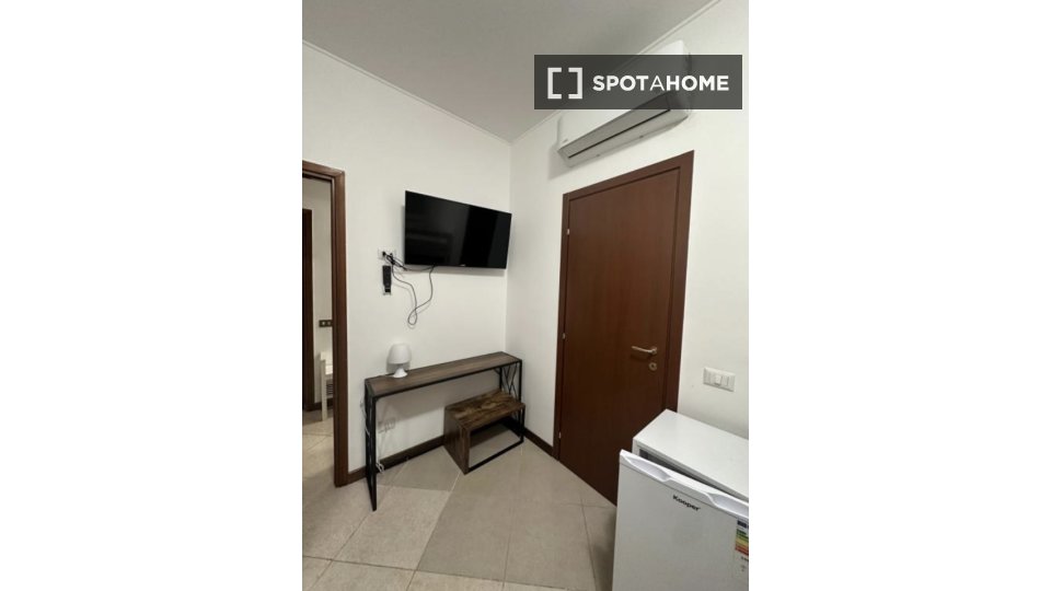 Double room Milan, 4 beds — photo 11