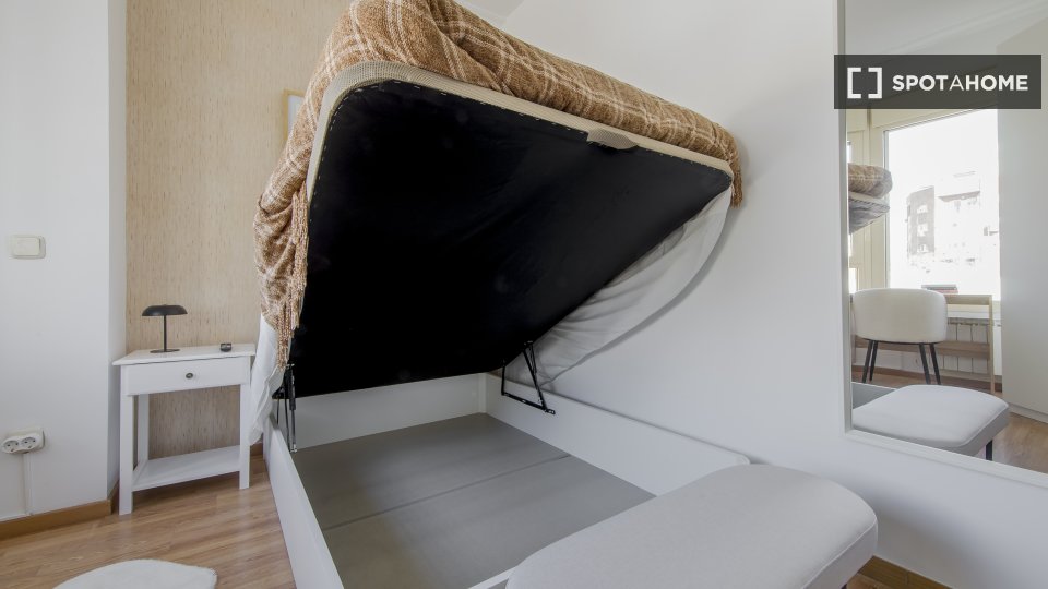 Double room Madrid, 5 beds — photo 16