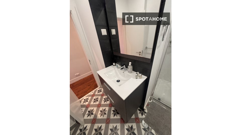 Apartment mono Lisbon, 60m² — photo 23