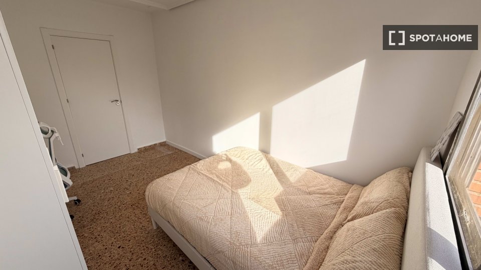 Double room Valencia, 5 beds — photo 1