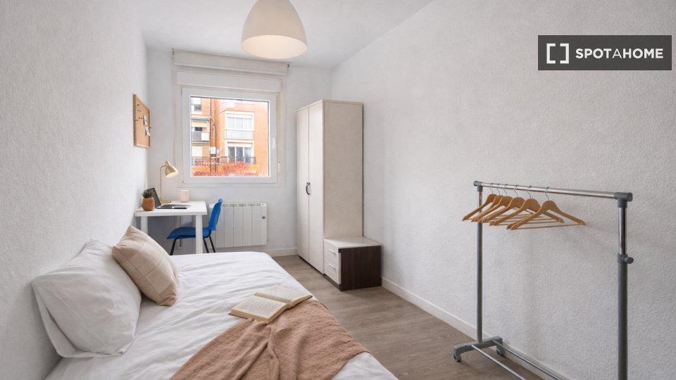 Se alquila habitación en piso compartido en Madrid