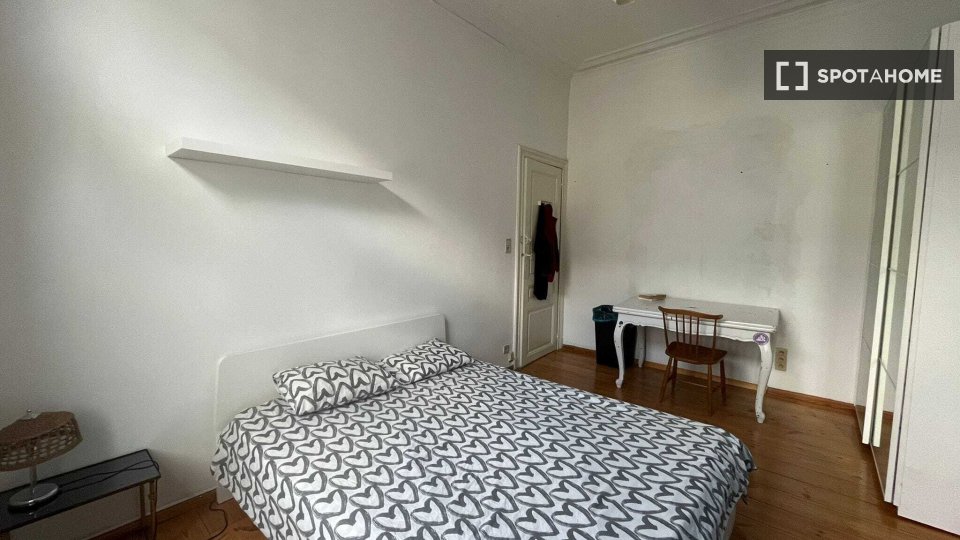 Double room Brussels, 2 beds — photo 1