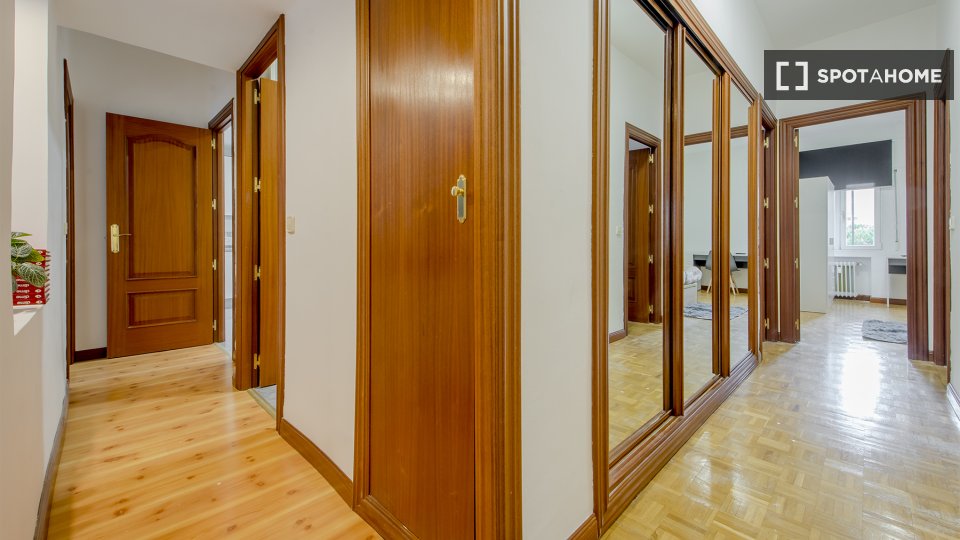 Double room Madrid, 8 beds, 240m² — photo 11