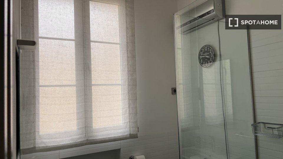 Double room Madrid, 3 beds, 160m² — photo 52
