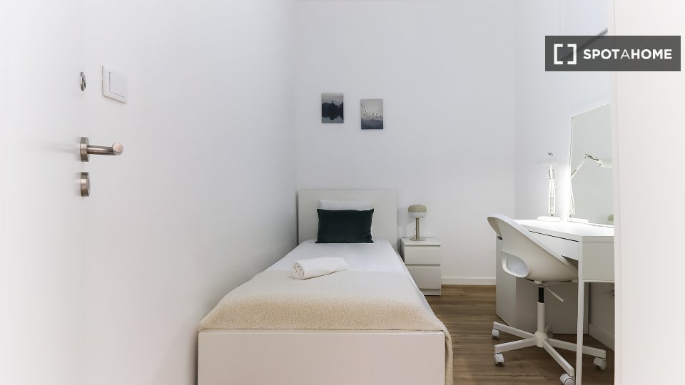 Double room Lisbon, 6 beds — photo 6
